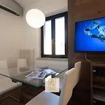 アパート Goldensuitesitaly Piazza Duomo Luxury 3 トレント
