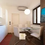 Goldensuitesitaly Piazza Duomo Luxury 3 *
