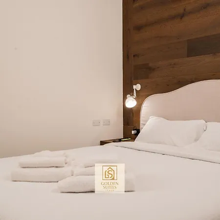 アパート Goldensuitesitaly Piazza Duomo Luxury 3 トレント