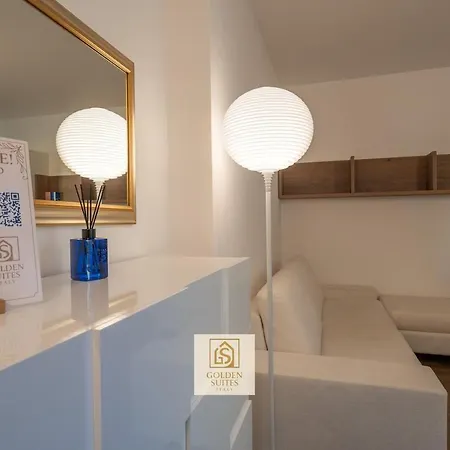 アパート Goldensuitesitaly Piazza Duomo Luxury 3 *