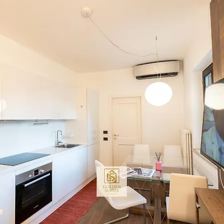 Apartment Goldensuitesitaly Piazza Duomo Luxury 3 *