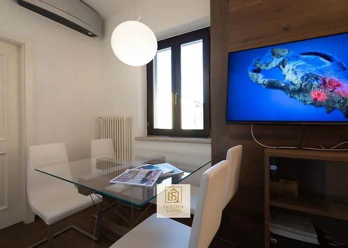 Apartment Goldensuitesitaly Piazza Duomo Luxury 3 Trento
