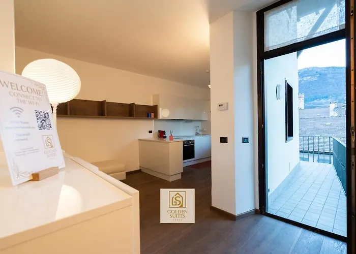 Goldensuitesitaly Piazza Duomo Luxury 3 * Trento