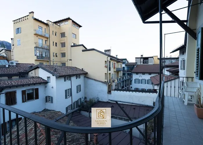 Goldensuitesitaly Piazza Duomo Luxury 3 * Trento